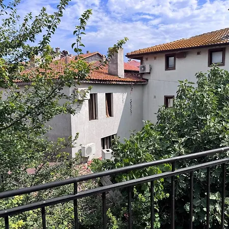 Проживание в семье The Two Anchors