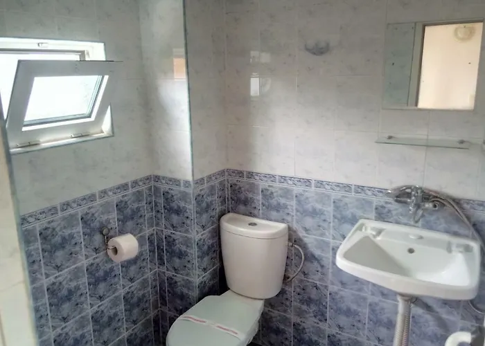 Проживание в семье The Two Anchors