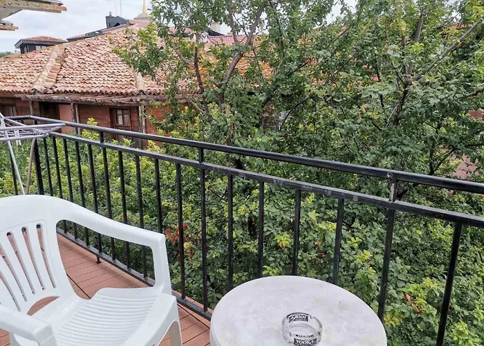 The Two Anchors Проживання в сім'ї